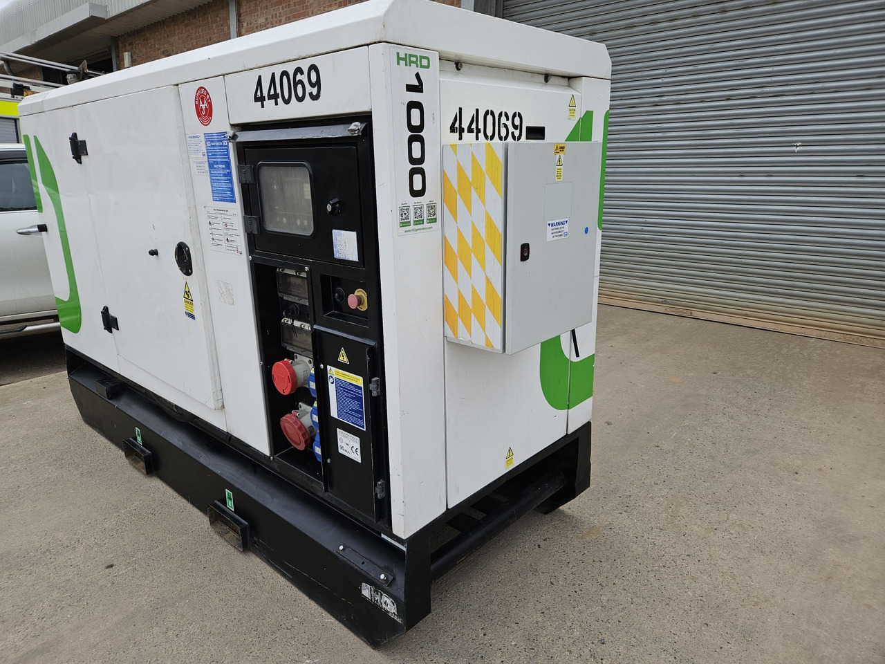 HGI 100KVA PERKINS GENERATOR DIESEL SILENT RENTAL SPECIFICATION HGI 100KVA PERKINS GENERATOR DIESEL SILENT RENTAL SPECIFICATION - Gerador elétrico: foto 1 HGI 100KVA PERKINS GENERATOR DIESEL SILENT RENTAL SPECIFICATION HGI 100KVA PERKINS GENERATOR DIESEL SILENT RENTAL SPECIFICATION - Gerador elétrico: foto 1