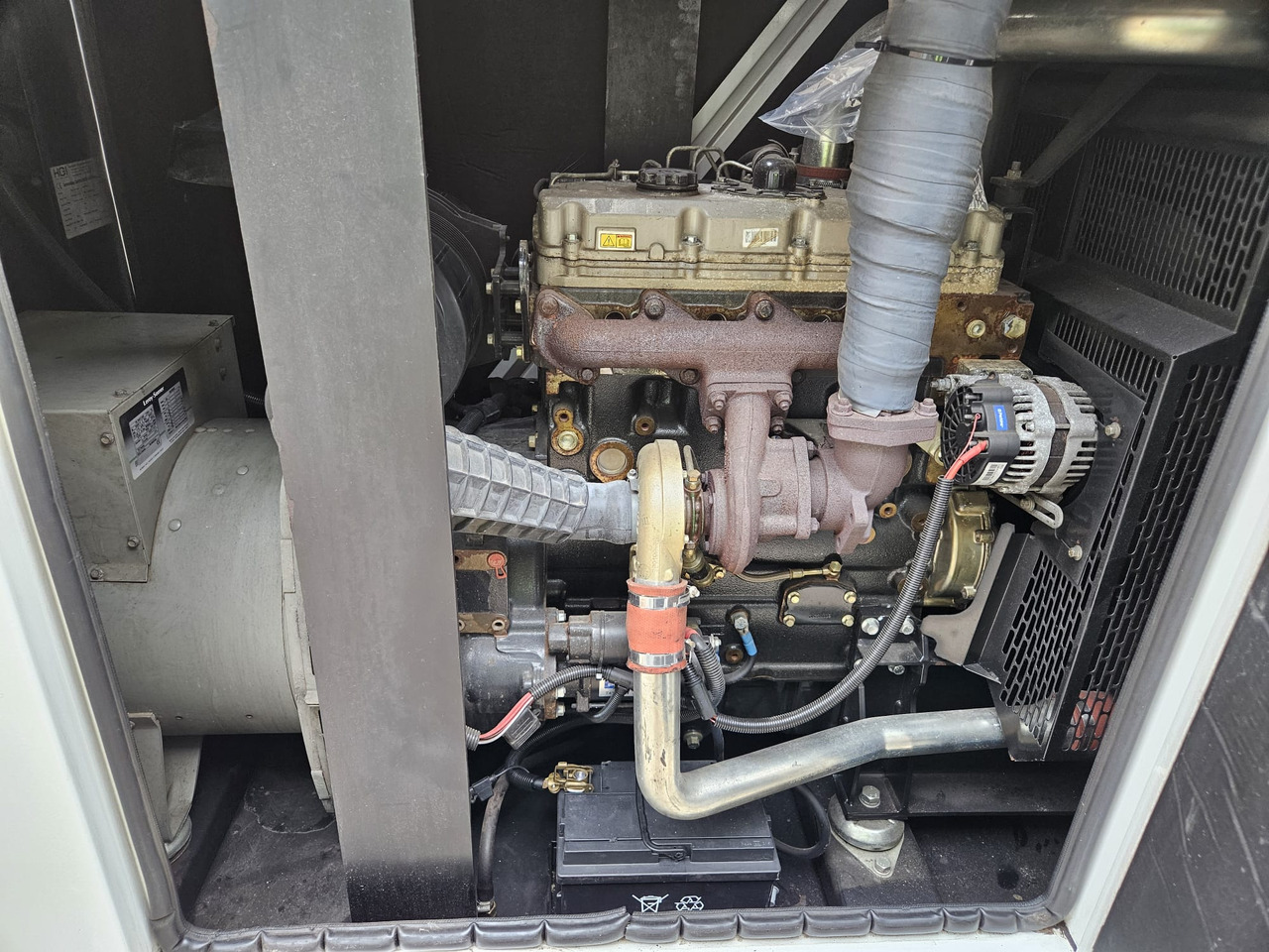 HGI 100KVA PERKINS GENERATOR DIESEL SILENT RENTAL SPECIFICATION HGI 100KVA PERKINS GENERATOR DIESEL SILENT RENTAL SPECIFICATION - Gerador elétrico: foto 3 HGI 100KVA PERKINS GENERATOR DIESEL SILENT RENTAL SPECIFICATION HGI 100KVA PERKINS GENERATOR DIESEL SILENT RENTAL SPECIFICATION - Gerador elétrico: foto 3