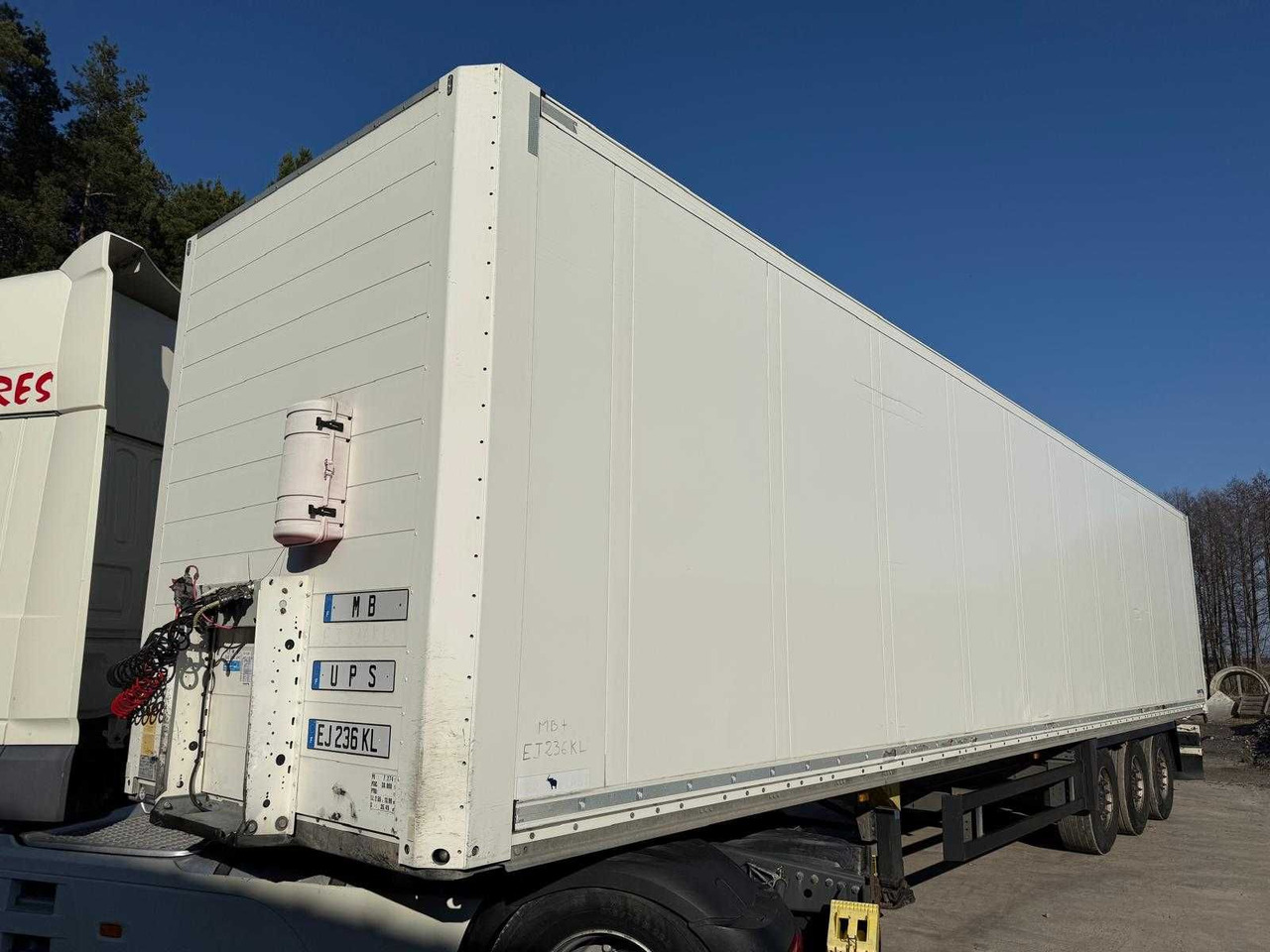 Schmitz Izoterma Kontener Box, 2017r, roleta , 481083 km , z Francji - Semi-reboque furgão: foto 3 Schmitz Izoterma Kontener Box, 2017r, roleta , 481083 km , z Francji - Semi-reboque furgão: foto 3