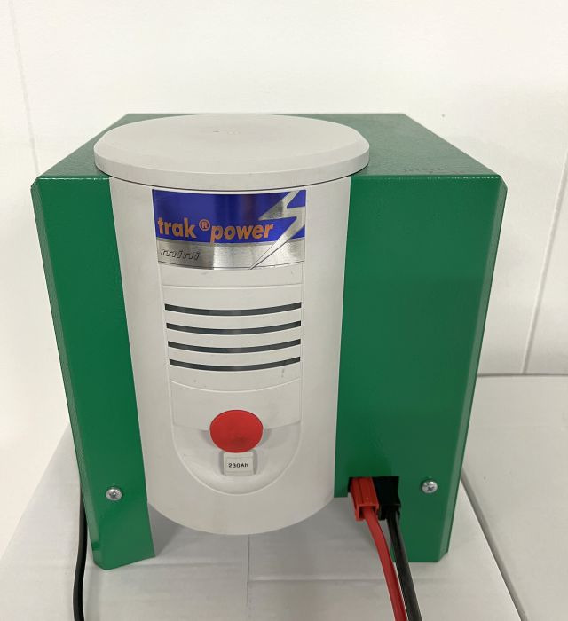 Hoppecke 8790202 | Trak mini 24V30A 230v Year 2016 sn. 45020829 80A Rema battery Trak mini 24V30A 230v Year 2016 sn. 45020829 80A Rema battery connector - Bateria automotiva por Equipamento de movimentação: foto 1 Hoppecke 8790202 | Trak mini 24V30A 230v Year 2016 sn. 45020829 80A Rema battery Trak mini 24V30A 230v Year 2016 sn. 45020829 80A Rema battery connector - Bateria automotiva por Equipamento de movimentação: foto 1