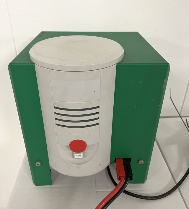 Hoppecke unknown | Trak mini 24V30A 230v Year unknown 80A Rema battery connecto Trak mini 24V30A 230v Year unknown 80A Rema battery connector - Bateria automotiva por Equipamento de movimentação: foto 1 Hoppecke unknown | Trak mini 24V30A 230v Year unknown 80A Rema battery connecto Trak mini 24V30A 230v Year unknown 80A Rema battery connector - Bateria automotiva por Equipamento de movimentação: foto 1