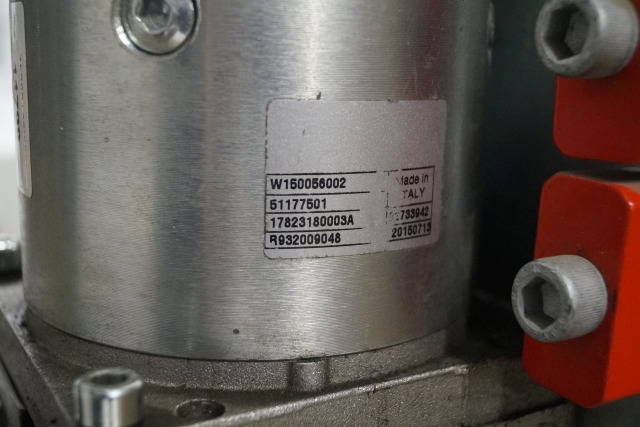 Jungheinrich 51003726 | Pump unit 24V 3KW Mahle AMK5557 for EKS110 Pump unit 24V 3KW Mahle AMK5557 for EKS110 - Bomba hidráulica por Equipamento de movimentação: foto 2 Jungheinrich 51003726 | Pump unit 24V 3KW Mahle AMK5557 for EKS110 Pump unit 24V 3KW Mahle AMK5557 for EKS110 - Bomba hidráulica por Equipamento de movimentação: foto 2