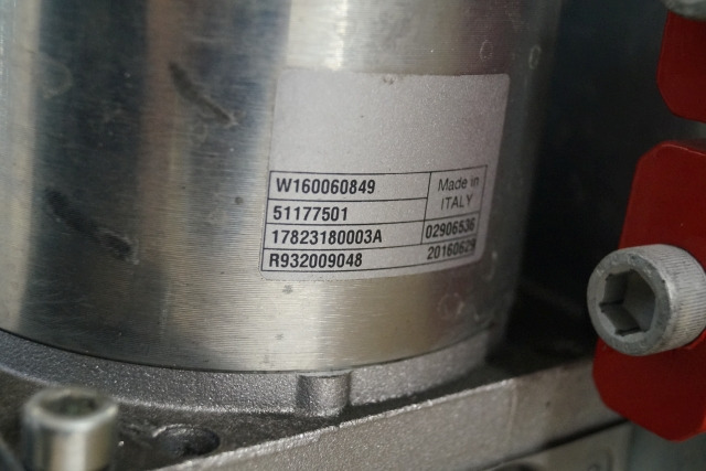 Jungheinrich 51003726 | Pumpmotor with tank 24V 3KW Mahle 11216804 for EKS110 ye Pumpmotor with tank 24V 3KW Mahle 11216804 for EKS110 year 2016 - Bomba hidráulica por Equipamento de movimentação: foto 2 Jungheinrich 51003726 | Pumpmotor with tank 24V 3KW Mahle 11216804 for EKS110 ye Pumpmotor with tank 24V 3KW Mahle 11216804 for EKS110 year 2016 - Bomba hidráulica por Equipamento de movimentação: foto 2