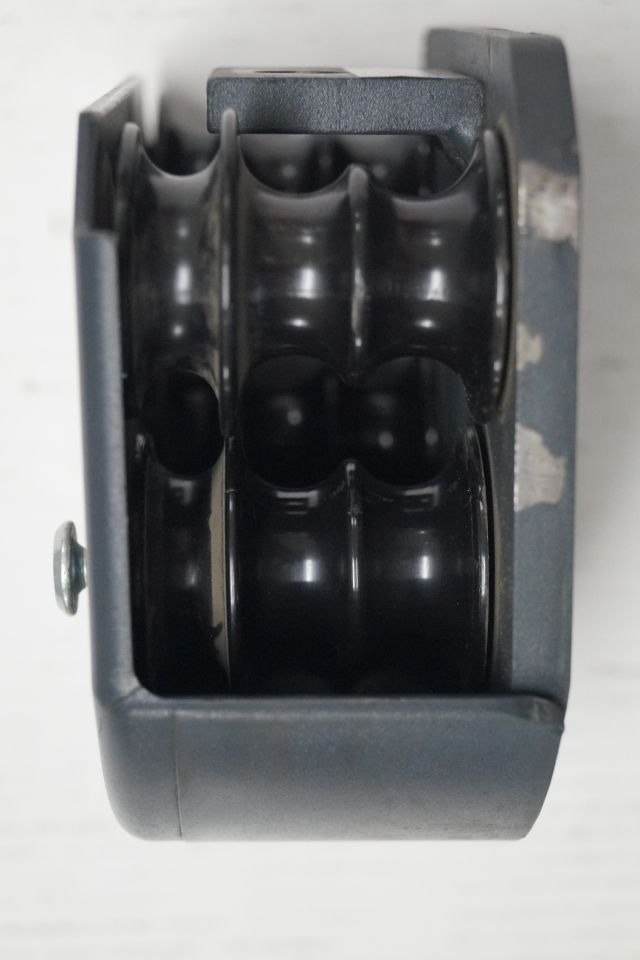 Jungheinrich 51160772 | Block rollor Hose guide for ETV from year 2003 till 2011 - Hidráulica por Equipamento de movimentação: foto 1 Jungheinrich 51160772 | Block rollor Hose guide for ETV from year 2003 till 2011 - Hidráulica por Equipamento de movimentação: foto 1