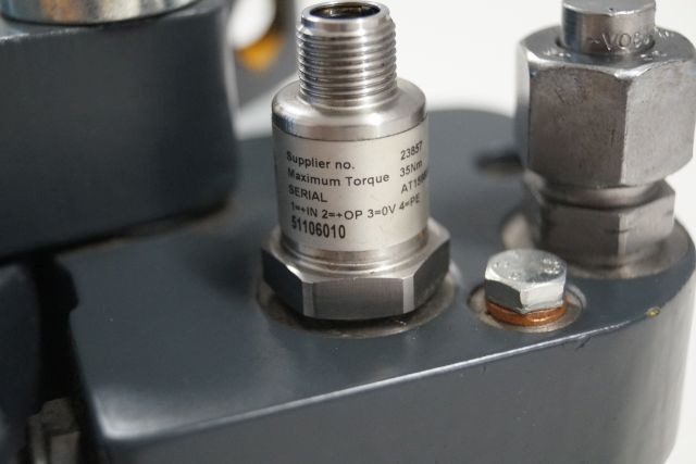 Jungheinrich 51193016 | Hydraulic Clamb from EKS308 year 2014 loading sensor 511 - Hidráulica por Equipamento de movimentação: foto 2 Jungheinrich 51193016 | Hydraulic Clamb from EKS308 year 2014 loading sensor 511 - Hidráulica por Equipamento de movimentação: foto 2