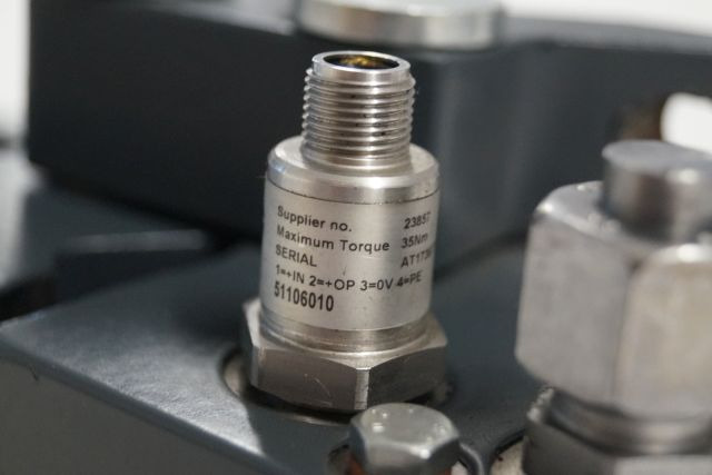 Jungheinrich 51193016 | Hydraulic Clamb from EKS308 year 2014 loading sensor 511 - Hidráulica por Equipamento de movimentação: foto 2 Jungheinrich 51193016 | Hydraulic Clamb from EKS308 year 2014 loading sensor 511 - Hidráulica por Equipamento de movimentação: foto 2