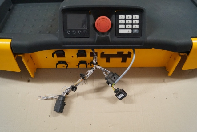 Jungheinrich 51343941 | Battery cover complete with cover 51302942 , display KD - Cabine e interior por Equipamento de movimentação: foto 2 Jungheinrich 51343941 | Battery cover complete with cover 51302942 , display KD - Cabine e interior por Equipamento de movimentação: foto 2