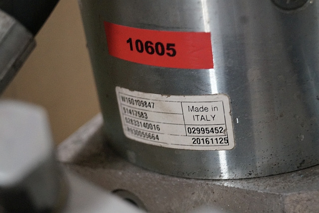 Jungheinrich 51417583 | Pumpmotor with tank and valve block 24V 2,2KW code R9320 Pumpmotor with tank and valve block 24V 2,2KW code R932010341 for EJD220 year 2016 - Bomba hidráulica por Equipamento de movimentação: foto 2 Jungheinrich 51417583 | Pumpmotor with tank and valve block 24V 2,2KW code R9320 Pumpmotor with tank and valve block 24V 2,2KW code R932010341 for EJD220 year 2016 - Bomba hidráulica por Equipamento de movimentação: foto 2