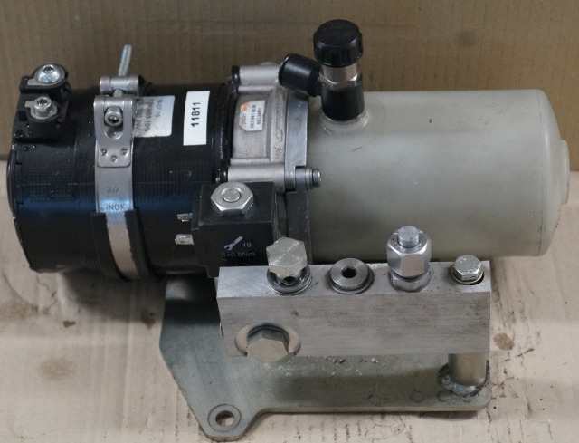 Linde 003810886 | pump unit 24V 1,2KW pump unit 24V 1,2KW - Bomba hidráulica por Equipamento de movimentação: foto 1 Linde 003810886 | pump unit 24V 1,2KW pump unit 24V 1,2KW - Bomba hidráulica por Equipamento de movimentação: foto 1