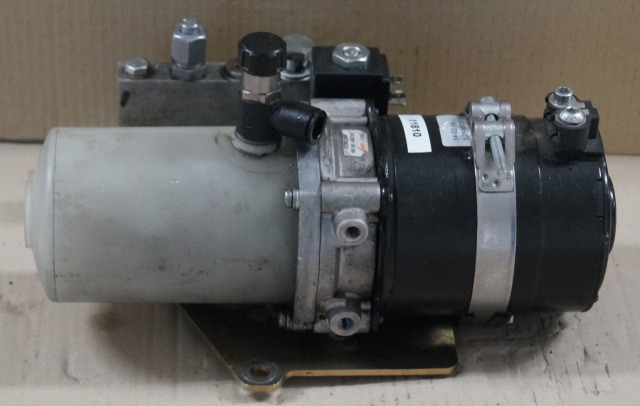 Linde 0039810886 | pump unit 24V 1,2KW pump unit 24V 1,2KW - Bomba hidráulica por Equipamento de movimentação: foto 1 Linde 0039810886 | pump unit 24V 1,2KW pump unit 24V 1,2KW - Bomba hidráulica por Equipamento de movimentação: foto 1