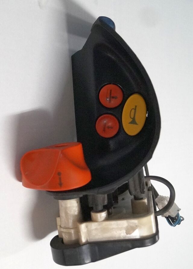 Linde 1443605100 | Rijschakelaar Control handle Control module - Sistema elétrico por Equipamento de movimentação: foto 1 Linde 1443605100 | Rijschakelaar Control handle Control module - Sistema elétrico por Equipamento de movimentação: foto 1