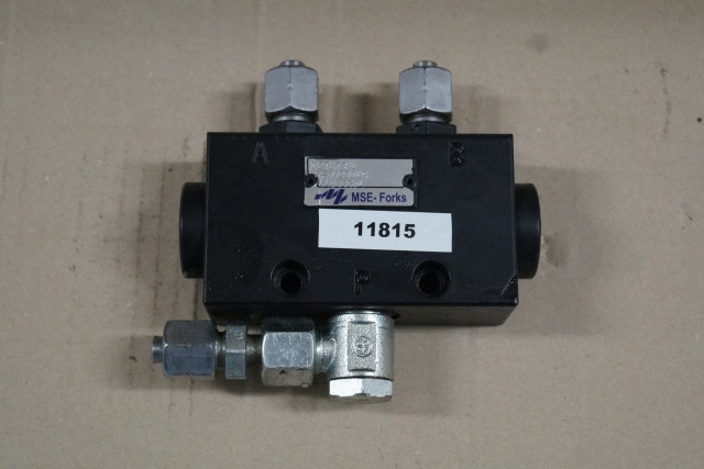 Unknown 100747314 | Valve block 1 in 2 out MSE forks 44033524 RE0100049 Valve block 1 in 2 out MSE forks 44033524 RE0100049 - Válvula hidráulica por Equipamento de movimentação: foto 1 Unknown 100747314 | Valve block 1 in 2 out MSE forks 44033524 RE0100049 Valve block 1 in 2 out MSE forks 44033524 RE0100049 - Válvula hidráulica por Equipamento de movimentação: foto 1