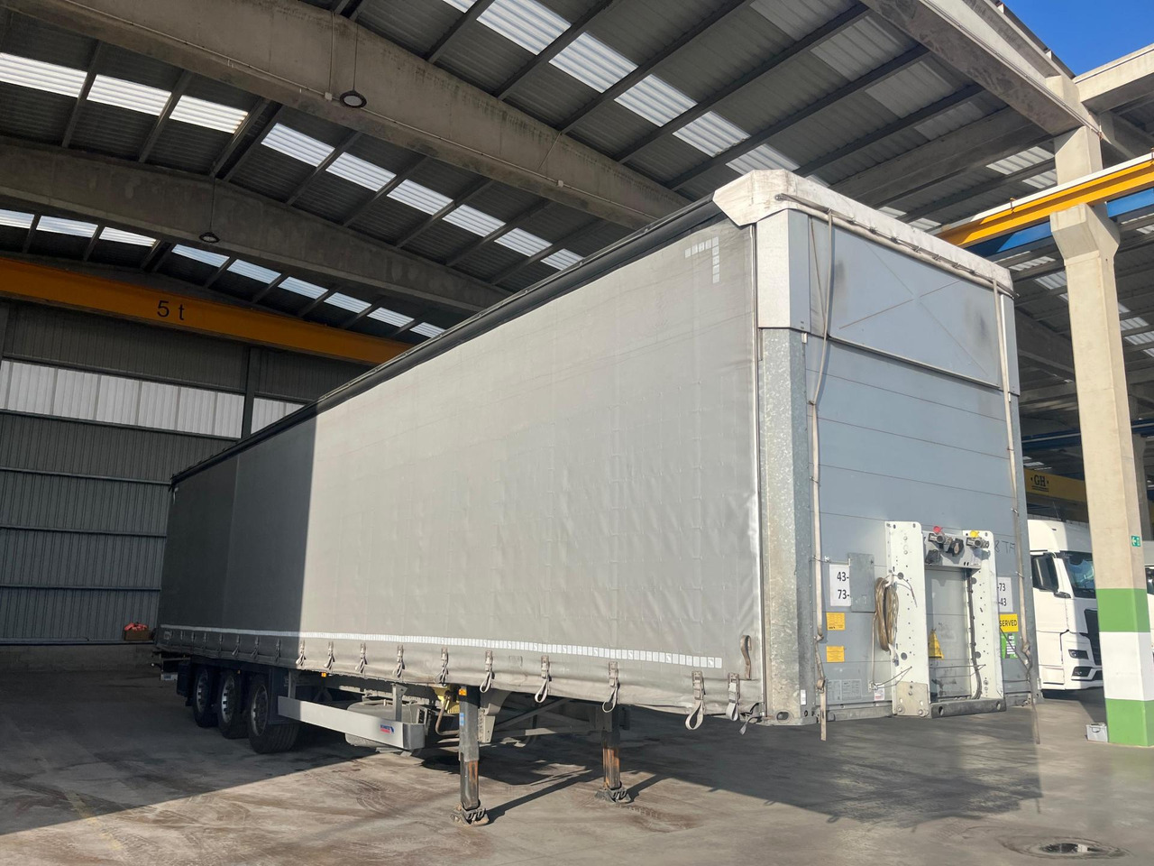 Schmitz Cargobull SCS24/L Varios - Semi-reboque de lona: foto 2 Schmitz Cargobull SCS24/L Varios - Semi-reboque de lona: foto 2