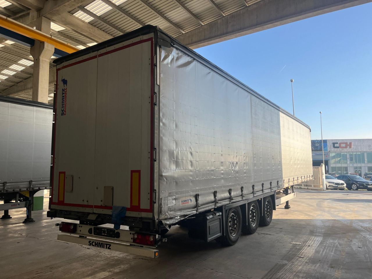 Schmitz Cargobull SCS24/L Varios - Semi-reboque de lona: foto 3 Schmitz Cargobull SCS24/L Varios - Semi-reboque de lona: foto 3