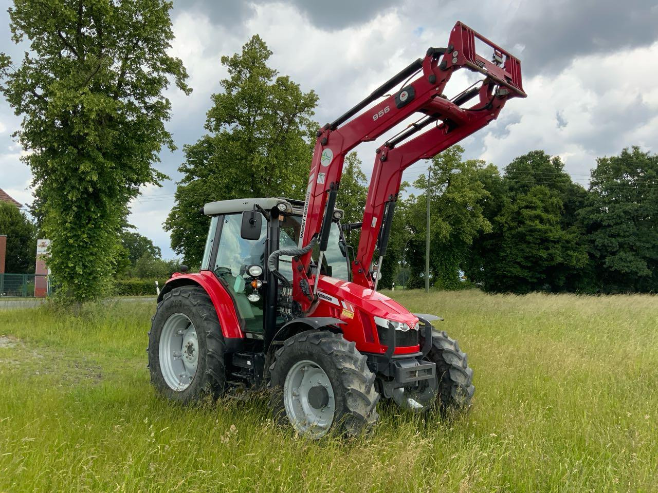 Massey Ferguson MF 5613 Dyna6 Efficient - Trator: foto 2 Massey Ferguson MF 5613 Dyna6 Efficient - Trator: foto 2