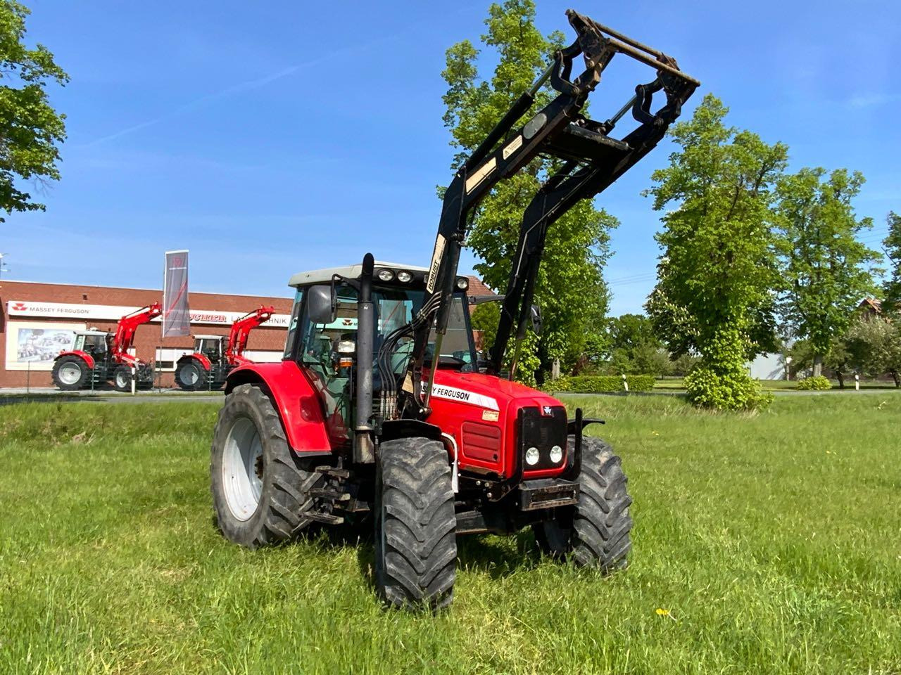 Massey Ferguson MF 6470 mit Frontlader - Trator: foto 1 Massey Ferguson MF 6470 mit Frontlader - Trator: foto 1