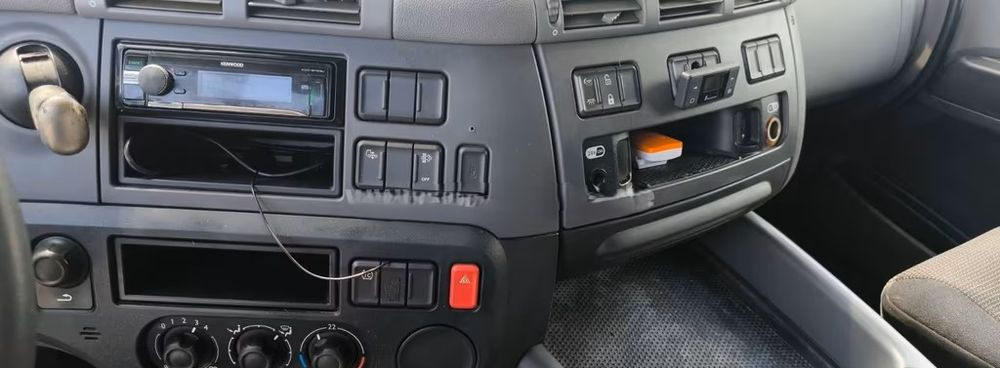 Camião transporte de gado DAF CF 400 Menke Einstock | Transport zwierząt jednopoziomowy | 2 kratownice do bydła| Retarder | Euro 6: foto 18 Camião transporte de gado DAF CF 400 Menke Einstock | Transport zwierząt jednopoziomowy | 2 kratownice do bydła| Retarder | Euro 6: foto 18