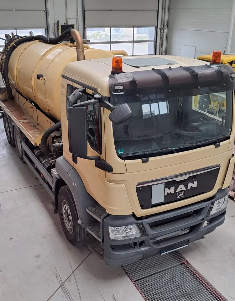 MAN MAN TGS 26.360/6X2/POJAZD KOMUNALNY Z WYWROTEM - Caminhão limpa fossa: foto 2 MAN MAN TGS 26.360/6X2/POJAZD KOMUNALNY Z WYWROTEM - Caminhão limpa fossa: foto 2