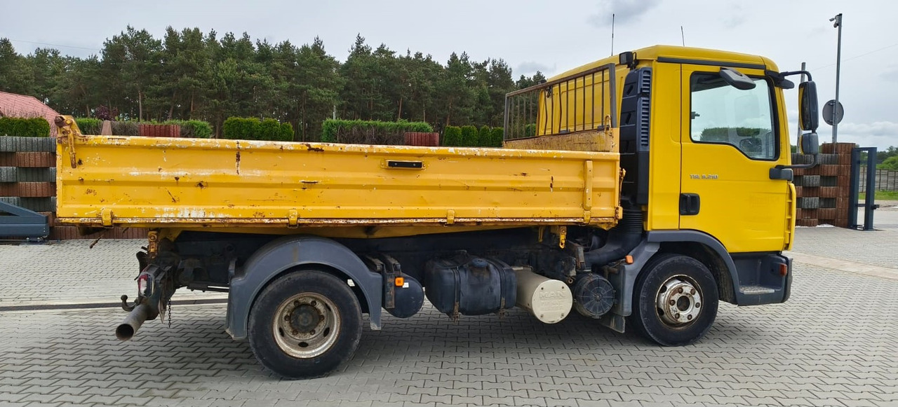 MAN TGL 8.210 * 2007 * 3-stronny KIPER * NOWE OPONY * MANUAL * RESOR * 3 MIEJSCA - Camião basculante: foto 4 MAN TGL 8.210 * 2007 * 3-stronny KIPER * NOWE OPONY * MANUAL * RESOR * 3 MIEJSCA - Camião basculante: foto 4
