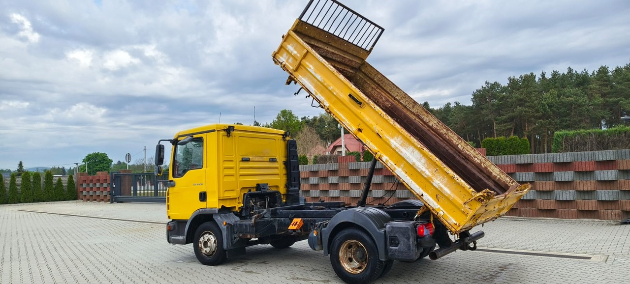 MAN TGL 8.210 * 2007 * 3-stronny KIPER * NOWE OPONY * MANUAL * RESOR * 3 MIEJSCA - Camião basculante: foto 2 MAN TGL 8.210 * 2007 * 3-stronny KIPER * NOWE OPONY * MANUAL * RESOR * 3 MIEJSCA - Camião basculante: foto 2