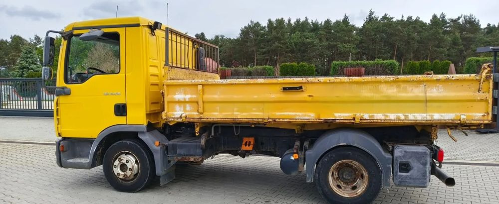 MAN TGL 8.210 * 2007 * 3-stronny KIPER * NOWE OPONY * MANUAL * RESOR * 3 MIEJSCA - Camião basculante: foto 4 MAN TGL 8.210 * 2007 * 3-stronny KIPER * NOWE OPONY * MANUAL * RESOR * 3 MIEJSCA - Camião basculante: foto 4