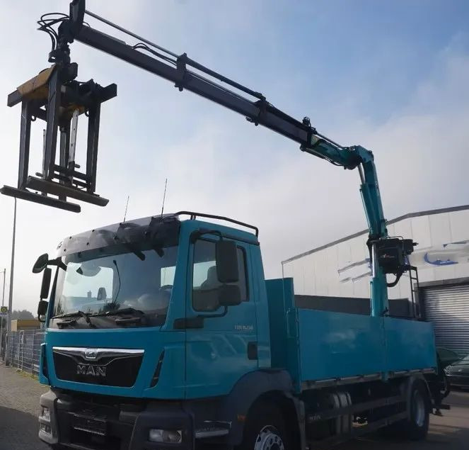 MAN TGS 18.290 | Żuraw Hyva HB 150 | Euro 6 | Automat | 1. właściciel | 4X2 | Przebieg 160 124 ! - Camião de caixa aberta/ Plataforma, Camião grua: foto 4 MAN TGS 18.290 | Żuraw Hyva HB 150 | Euro 6 | Automat | 1. właściciel | 4X2 | Przebieg 160 124 ! - Camião de caixa aberta/ Plataforma, Camião grua: foto 4