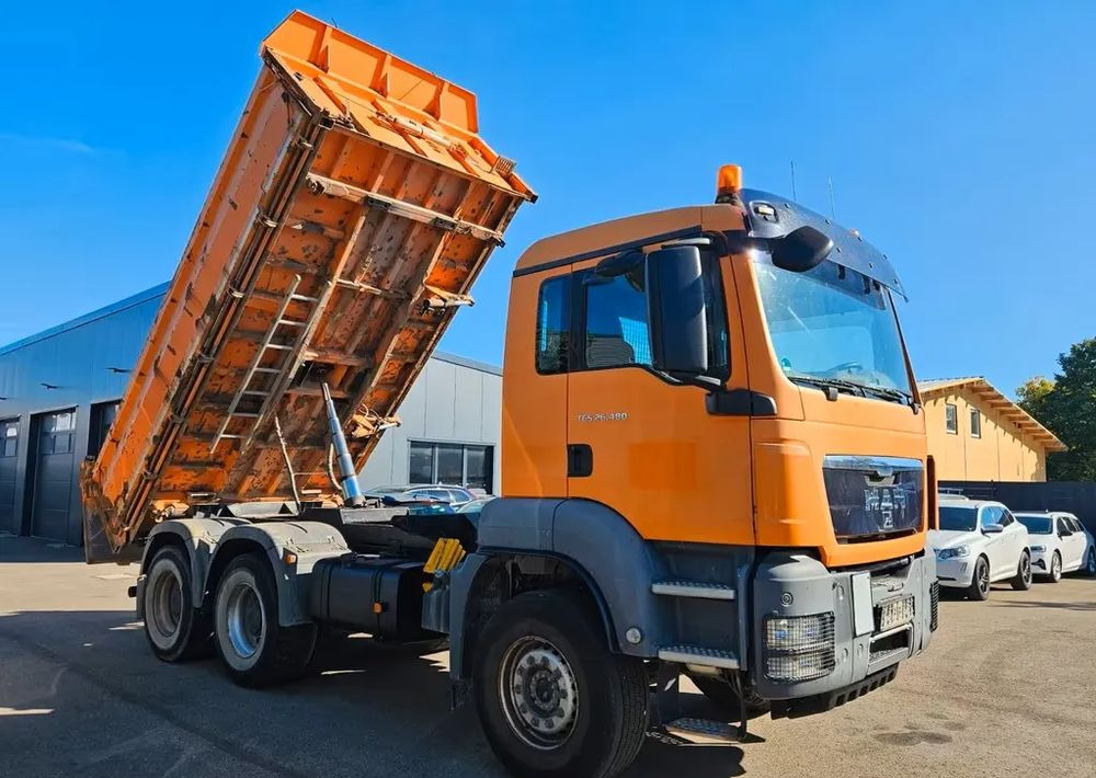 MAN TGS 26.480 6x4 WYWROTKA 3-STRONNA | AUTOMAT | EURO 5 | PRZEBIEG 310 000km! - Camião basculante: foto 4 MAN TGS 26.480 6x4 WYWROTKA 3-STRONNA | AUTOMAT | EURO 5 | PRZEBIEG 310 000km! - Camião basculante: foto 4