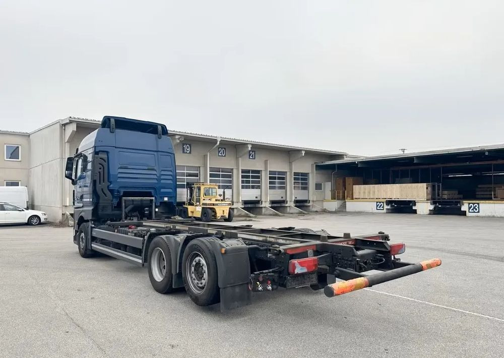 MAN TGX 26.470 6x2 | BDF | Oś podnoszona + skrętna | Retarder | Euro 6 | Automatyczna klimatyzacja | Napęd na tylne koła - Camião chassi: foto 4 MAN TGX 26.470 6x2 | BDF | Oś podnoszona + skrętna | Retarder | Euro 6 | Automatyczna klimatyzacja | Napęd na tylne koła - Camião chassi: foto 4