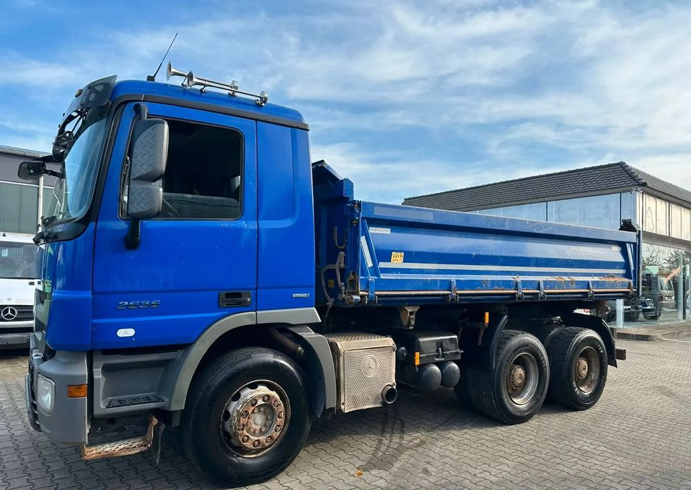 Mercedes-Benz Actros 2636 I Wywrotka trójstronna Meiller I Bordmatik I 6x4 I Euro 5 I Retarder I - Camião basculante: foto 1 Mercedes-Benz Actros 2636 I Wywrotka trójstronna Meiller I Bordmatik I 6x4 I Euro 5 I Retarder I - Camião basculante: foto 1