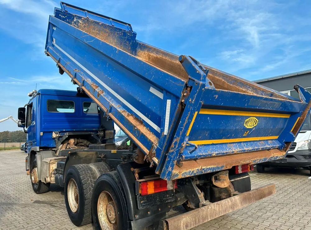 Mercedes-Benz Actros 2636 I Wywrotka trójstronna Meiller I Bordmatik I 6x4 I Euro 5 I Retarder I - Camião basculante: foto 4 Mercedes-Benz Actros 2636 I Wywrotka trójstronna Meiller I Bordmatik I 6x4 I Euro 5 I Retarder I - Camião basculante: foto 4