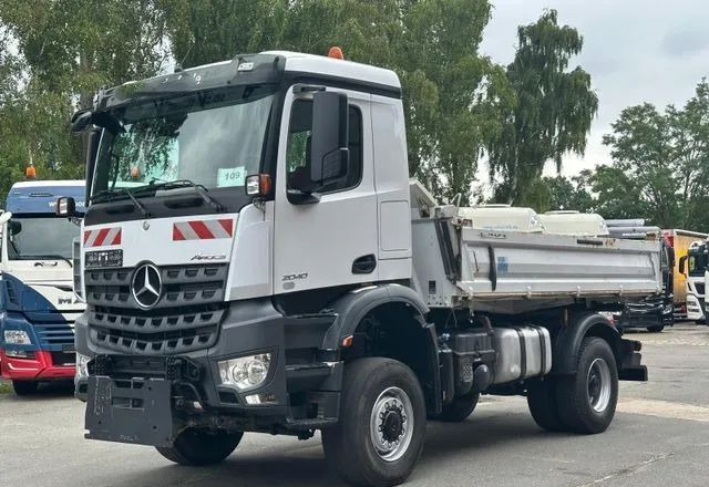 Mercedes-Benz Arocs 2040 4x4 – Meiller | Euro 6c | płyta czołowa do montażu pługu, osprzętu zimowego lub komunalnego | Automat | Resory stalowe (Blatt-Blatt) - Camião basculante: foto 4 Mercedes-Benz Arocs 2040 4x4 – Meiller | Euro 6c | płyta czołowa do montażu pługu, osprzętu zimowego lub komunalnego | Automat | Resory stalowe (Blatt-Blatt) - Camião basculante: foto 4