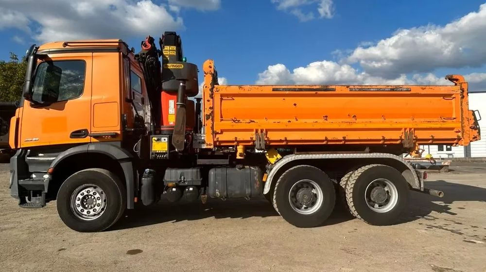 Mercedes-Benz Arocs 2648/3 – 3-stronny wywrotka Meiller / Żuraw Palfinger PK23002 / 2x BORDMATIK / Automatyczna - Camião basculante: foto 4 Mercedes-Benz Arocs 2648/3 – 3-stronny wywrotka Meiller / Żuraw Palfinger PK23002 / 2x BORDMATIK / Automatyczna - Camião basculante: foto 4