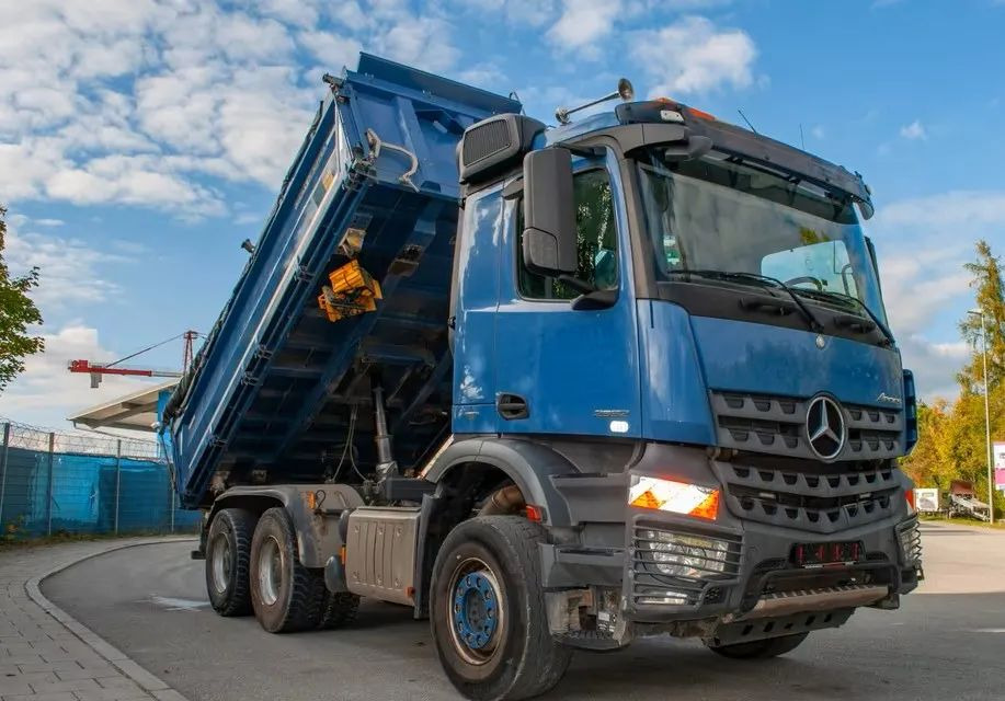 Mercedes-Benz Arocs 2652 6x4 – Wywrotka trójstronna Meiller z Bordmatik (Euro 6) - Camião basculante: foto 2 Mercedes-Benz Arocs 2652 6x4 – Wywrotka trójstronna Meiller z Bordmatik (Euro 6) - Camião basculante: foto 2