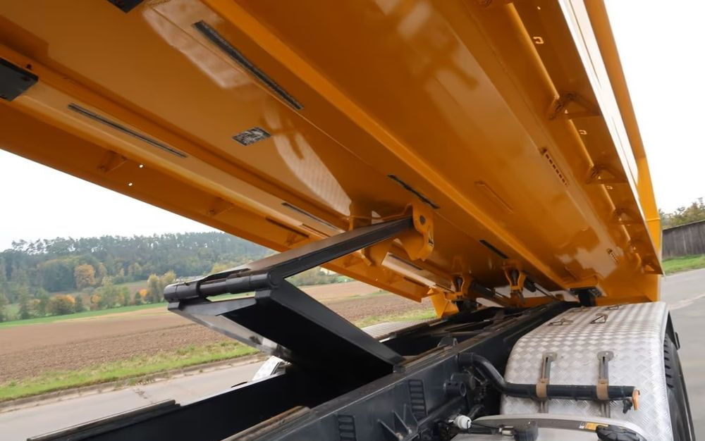 Mercedes-Benz Arocs 3251 8x4 | 510 KM | Euro 6d | Navi | Wywrotka Trójstronna | 215 600 km !! - Camião basculante: foto 4 Mercedes-Benz Arocs 3251 8x4 | 510 KM | Euro 6d | Navi | Wywrotka Trójstronna | 215 600 km !! - Camião basculante: foto 4