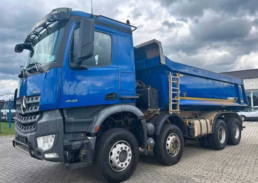 Mercedes-Benz Arocs 4142 | Wywrotka Schmitz | 8x4 | Euro 6 | Klima | Retarder | 242 598 km - Camião basculante: foto 4 Mercedes-Benz Arocs 4142 | Wywrotka Schmitz | 8x4 | Euro 6 | Klima | Retarder | 242 598 km - Camião basculante: foto 4