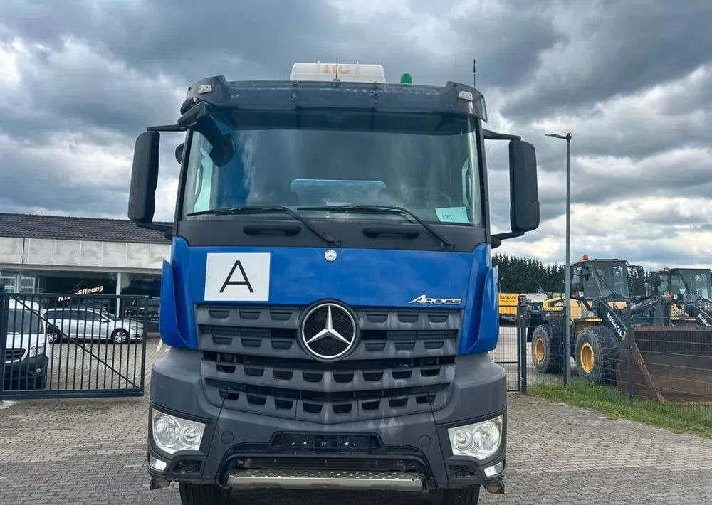 Mercedes-Benz Arocs 4142 | Wywrotka Schmitz | 8x4 | Euro 6 | Klima | Retarder | 242 598 km - Camião basculante: foto 5 Mercedes-Benz Arocs 4142 | Wywrotka Schmitz | 8x4 | Euro 6 | Klima | Retarder | 242 598 km - Camião basculante: foto 5