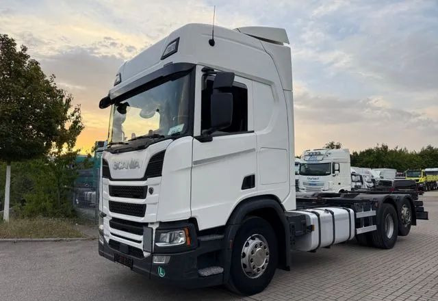 Scania R450 BDF • 6x2 • Euro 6d • Skrętna tylna oś • Retarder • Pod zabudowę • - Camião chassi: foto 4 Scania R450 BDF • 6x2 • Euro 6d • Skrętna tylna oś • Retarder • Pod zabudowę • - Camião chassi: foto 4