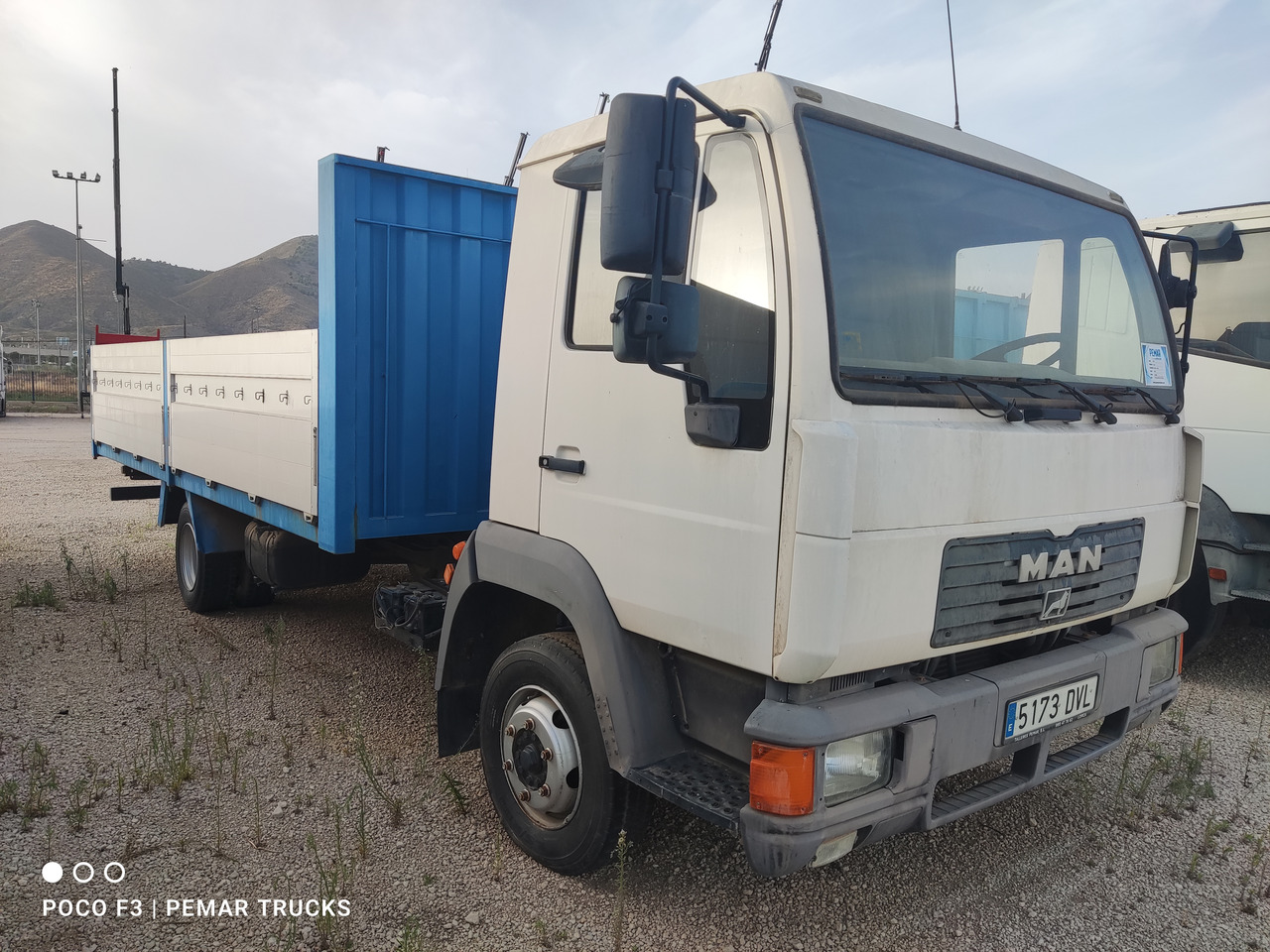 MAN L2000 - Camião de caixa aberta/ Plataforma: foto 3 MAN L2000 - Camião de caixa aberta/ Plataforma: foto 3