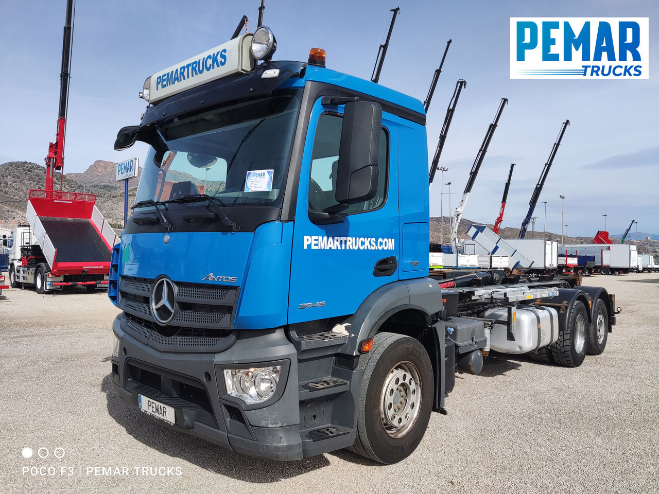 MERCEDES-BENZ ANTOS 2546 6X2 MULTILIFT - Camião transportador de contêineres/ Caixa móvel: foto 2 MERCEDES-BENZ ANTOS 2546 6X2 MULTILIFT - Camião transportador de contêineres/ Caixa móvel: foto 2