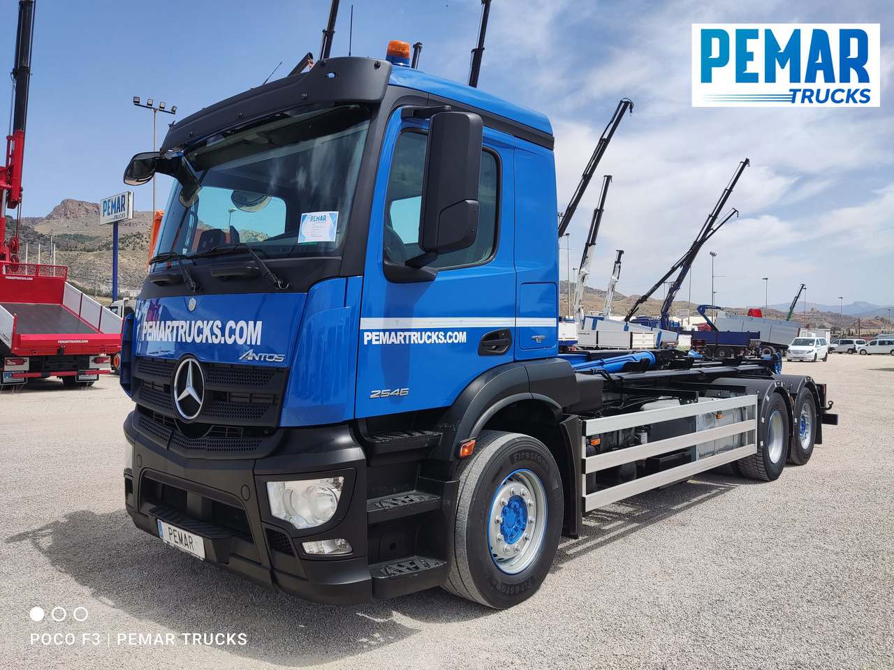 MERCEDES-BENZ ANTOS 2546 6X2 MULTILIFT - Camião transportador de contêineres/ Caixa móvel: foto 2 MERCEDES-BENZ ANTOS 2546 6X2 MULTILIFT - Camião transportador de contêineres/ Caixa móvel: foto 2