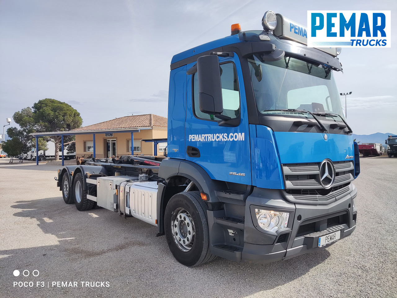 MERCEDES-BENZ ANTOS 2546 6X2 MULTILIFT - Camião transportador de contêineres/ Caixa móvel: foto 4 MERCEDES-BENZ ANTOS 2546 6X2 MULTILIFT - Camião transportador de contêineres/ Caixa móvel: foto 4