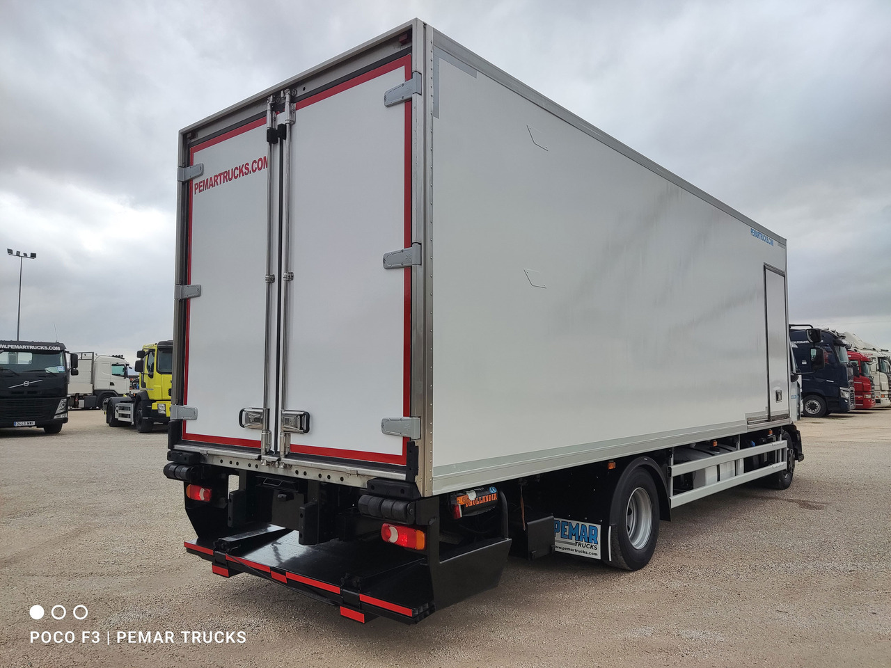 RENAULT MIDLUM D16 240 EURO 6 - Camião frigorífico: foto 5 RENAULT MIDLUM D16 240 EURO 6 - Camião frigorífico: foto 5