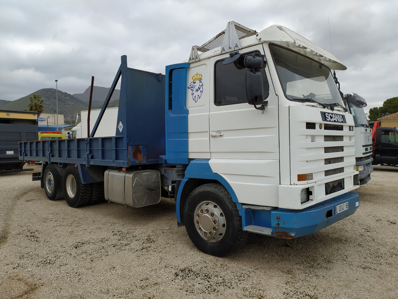 SCANIA 143 420 BASCULANTE - Camião basculante: foto 3 SCANIA 143 420 BASCULANTE - Camião basculante: foto 3