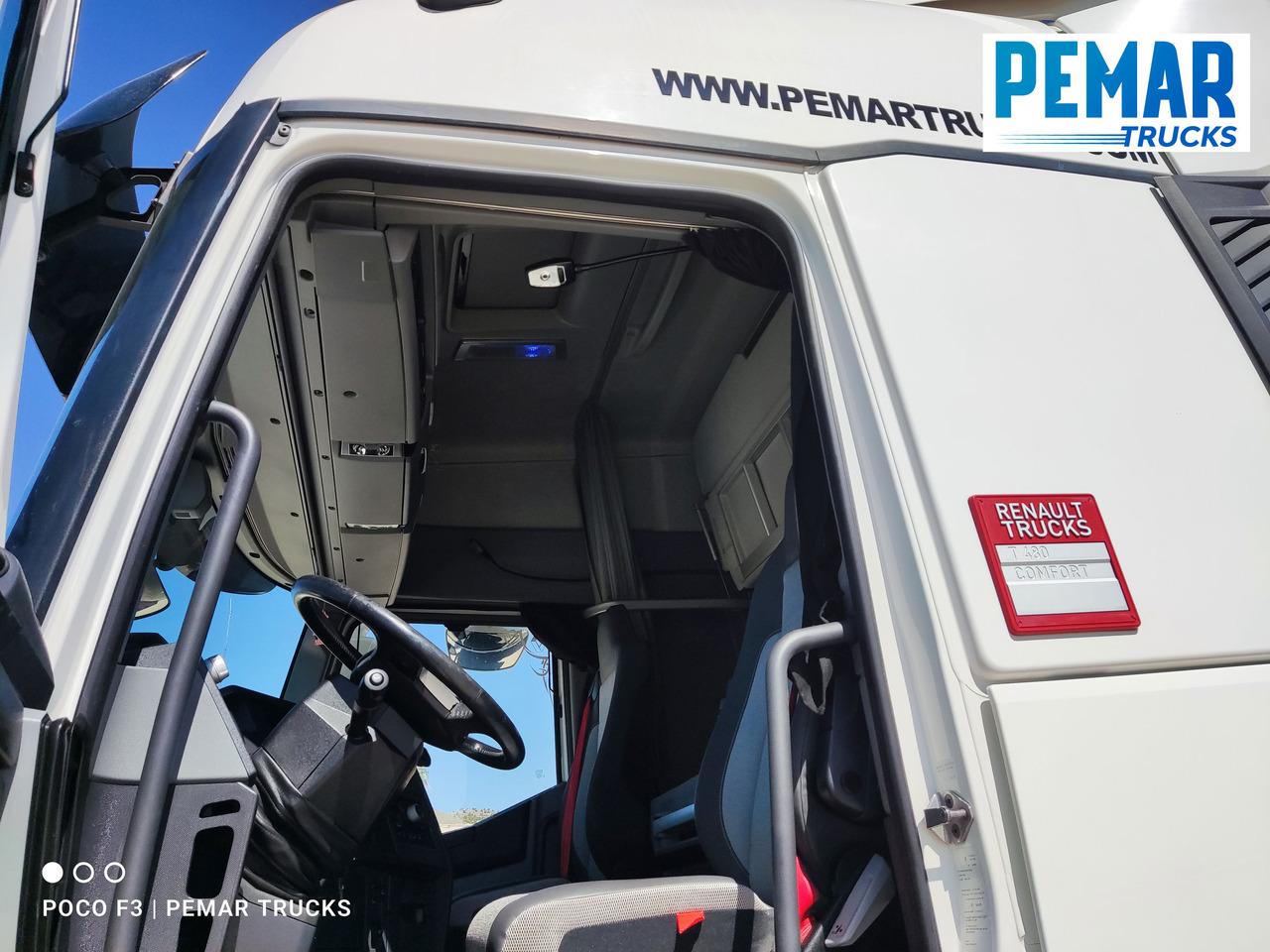 Fotografia de interior 1: Tractor RENAULT T 480 COMFORT RETARDER ADR