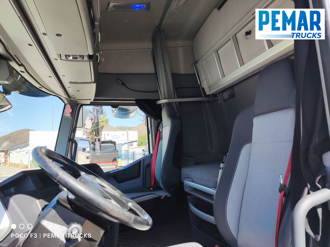 Fotografia de interior 2: Tractor RENAULT T 480 COMFORT RETARDER ADR