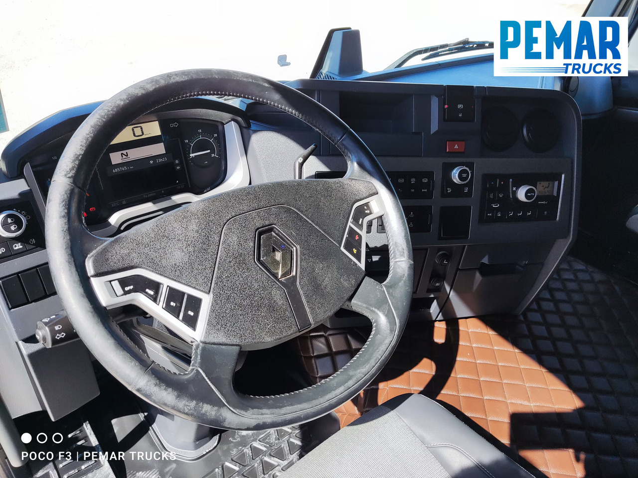 Fotografia de interior 3: Tractor RENAULT T 480 COMFORT RETARDER ADR