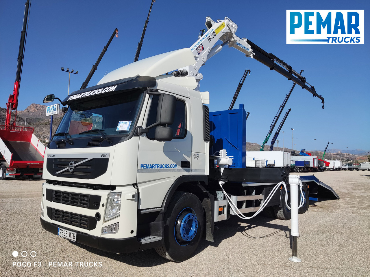 VOLVO FM 410 6X2 GRUA PORTAMAQUINARIA - Camião transporte de veículos, Camião grua: foto 1 VOLVO FM 410 6X2 GRUA PORTAMAQUINARIA - Camião transporte de veículos, Camião grua: foto 1