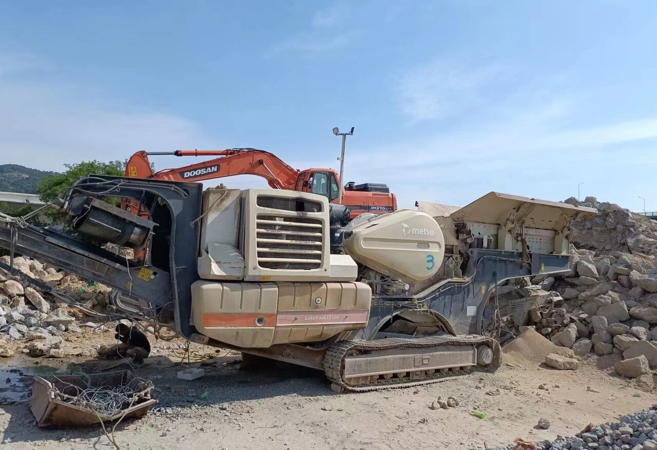 Metso Lokotrack LT106 Jaw Crusher - Britadeira móvel: foto 4 Metso Lokotrack LT106 Jaw Crusher - Britadeira móvel: foto 4
