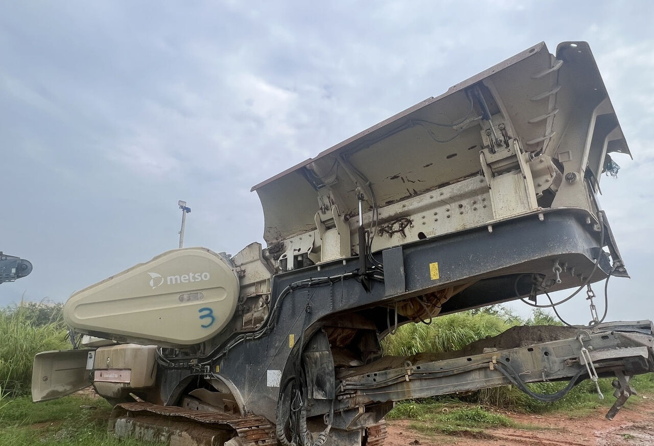 Metso Lokotrack LT106 Jaw Crusher - Britadeira móvel: foto 1 Metso Lokotrack LT106 Jaw Crusher - Britadeira móvel: foto 1