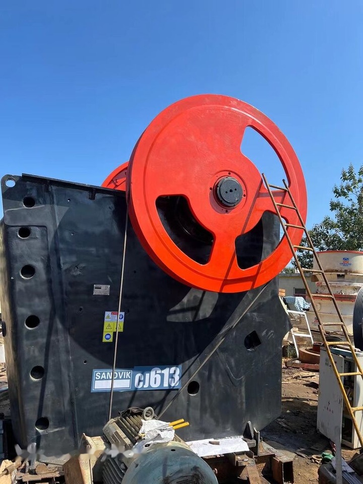 Sandvik USED CJ613 JAW CRUSHER - Britador de mandíbula: foto 1 Sandvik USED CJ613 JAW CRUSHER - Britador de mandíbula: foto 1
